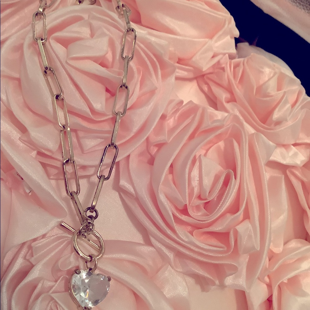 Beautiful Crystal heart necklace so pretty ! Vintage